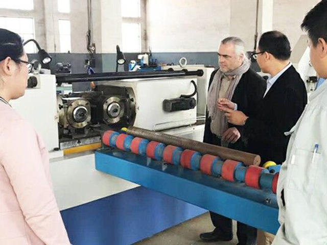The American customer visited the factory, approved our products, and purchased the Z28-500 hydraulic thread rolling machine.