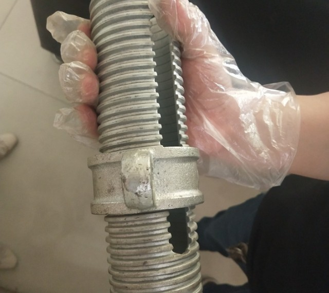 Adjustable Scaffolding Jacks
